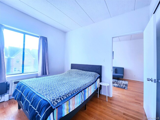 Building Photo - 149-15 Barclay Ave