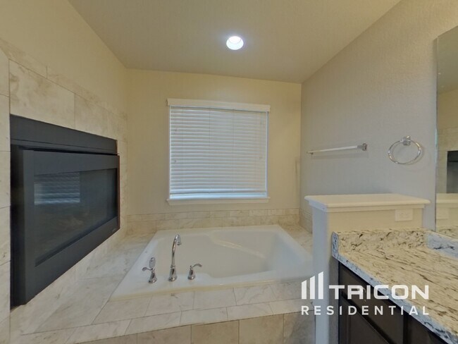 Building Photo - 10734 Ridgepole Dr