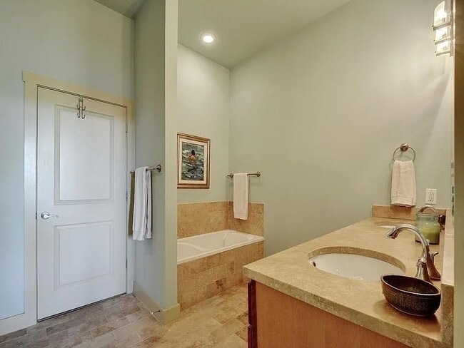 Building Photo - 2520 Bluebonnet Ln