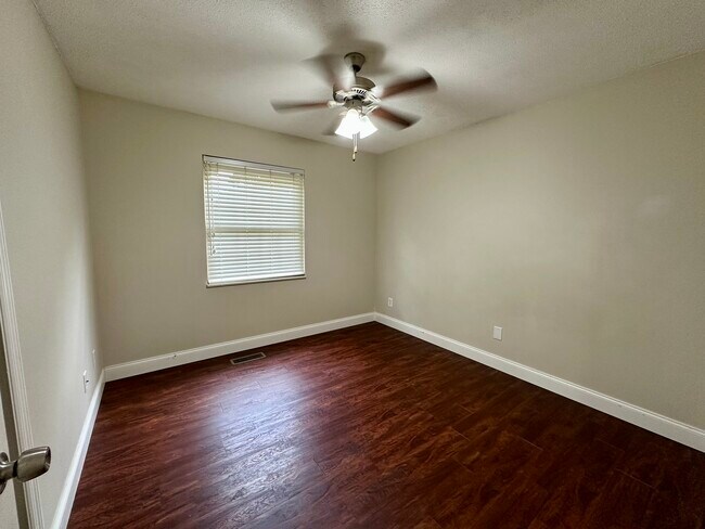 Building Photo - 1812 Sedgewick Dr