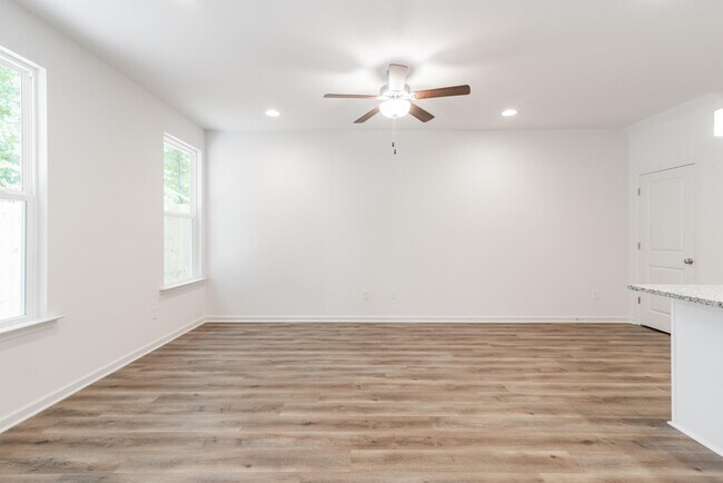 Building Photo - 4325 Perkins Rd