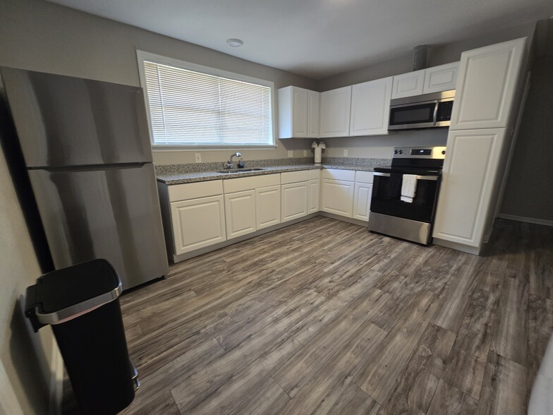 Building Photo - 4510 Rosemont Pl