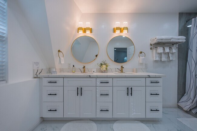 Building Photo - 28205 Meadow Oak Ln