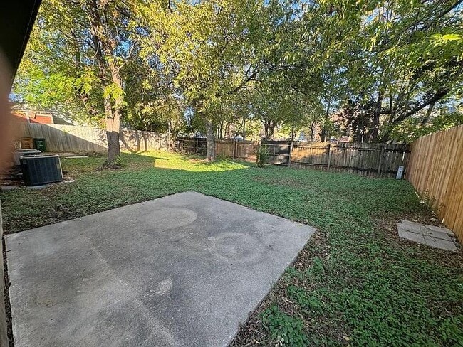 Building Photo - 903 Fieldwood Dr