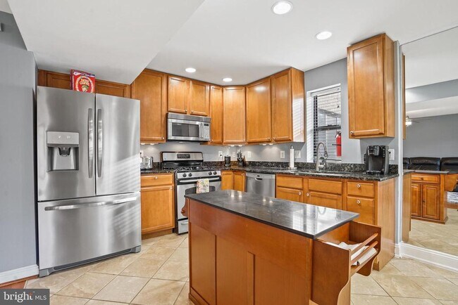 Building Photo - 2045 Royal Fern Ct