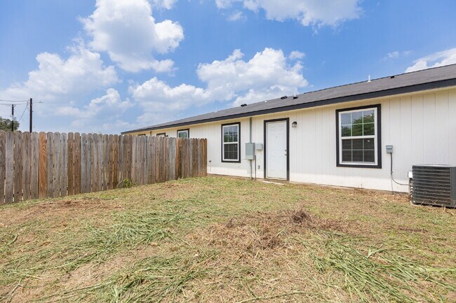 Building Photo - 1010 Co Rd 4516