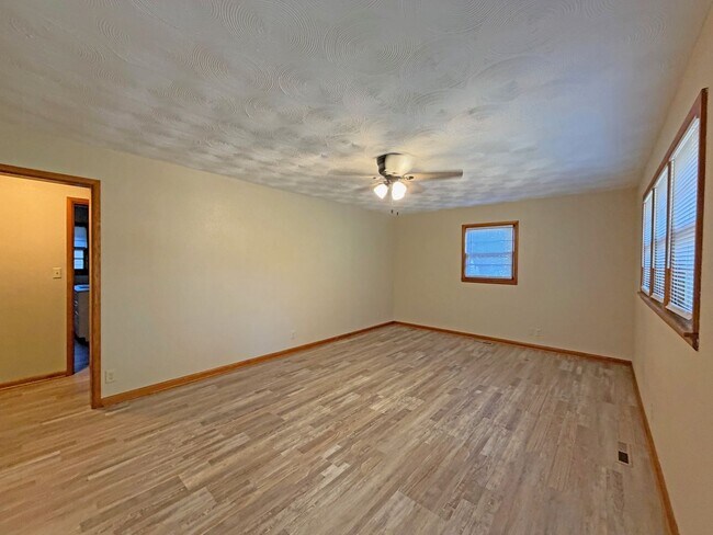 Building Photo - 925 S Link Ave