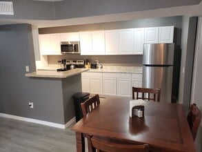 Building Photo - Spacious 2 Bedroom 2 Bath Condo in The Arbors!