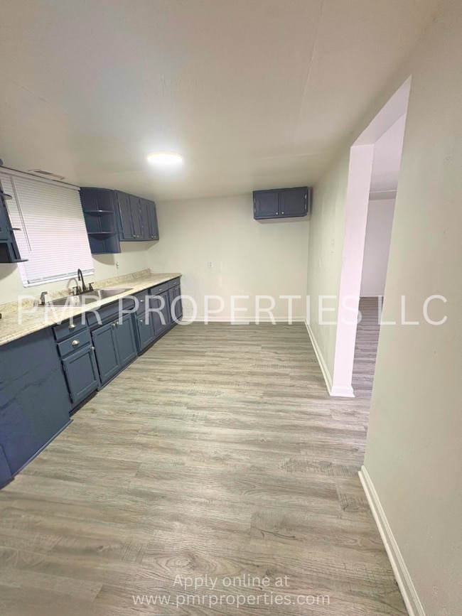 Building Photo - 2 Bedrooms / 1 Bathroom House