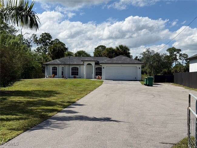 Building Photo - 3335 Everglades Blvd S