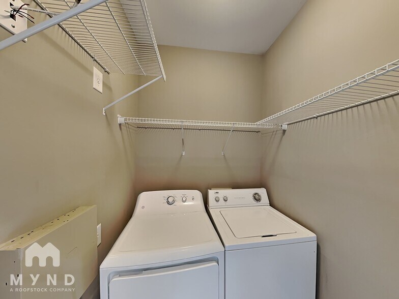 Building Photo - 183 Herring St