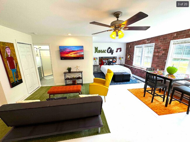 Building Photo - 924 Spain Ave