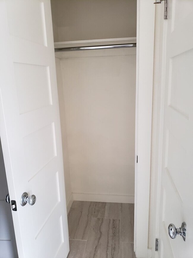 Building Photo - Newly Remodeled 1 Bedroom / Call or text O...