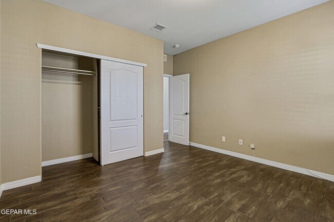 Building Photo - 2436 Eastern Sky St