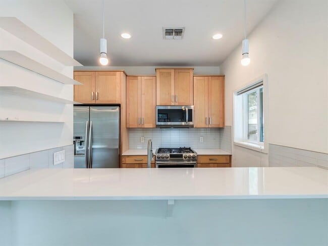 Building Photo - 2101 Montopolis Dr
