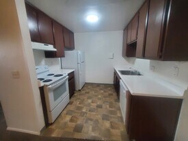 Building Photo - Rustic Court Apartments