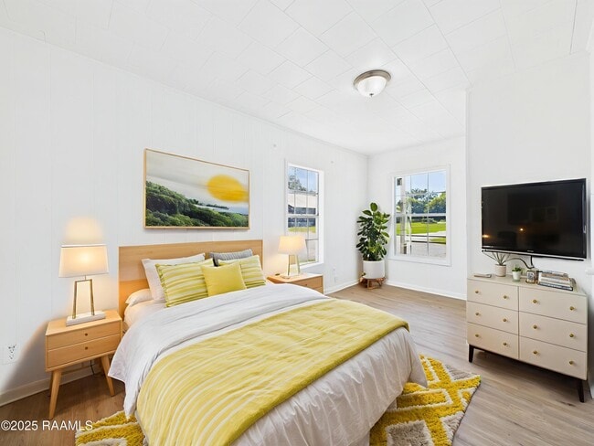 Building Photo - 711 E Lessley St