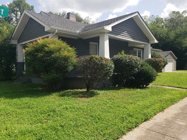 Building Photo - 223 Richardson Ave