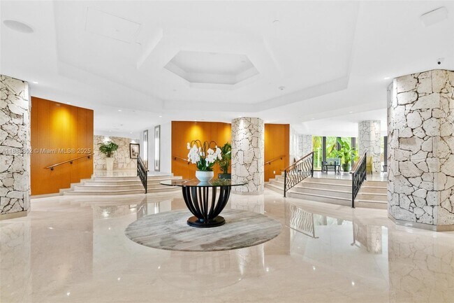 Building Photo - 1121 Crandon Blvd