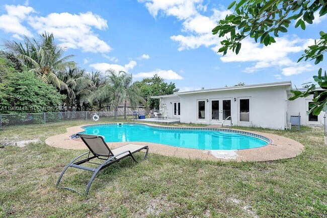 Building Photo - 2417 Pierce St