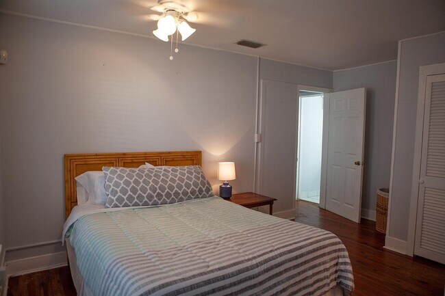 Building Photo - 419 43rd St