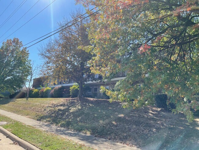 Building Photo - Coventry & Arlington Apartments