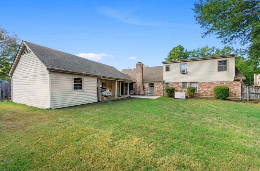 Building Photo - 8671 Pine Needle Dr