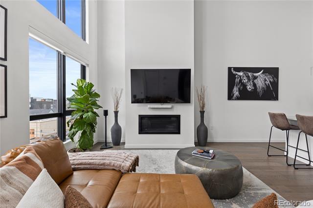 Building Photo - 1735 Central St