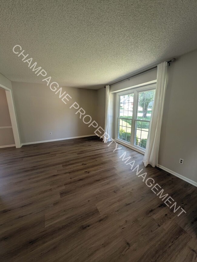 Building Photo - GORGEOUS LENEXA HOME FOR RENT - FLAT ROCK ...