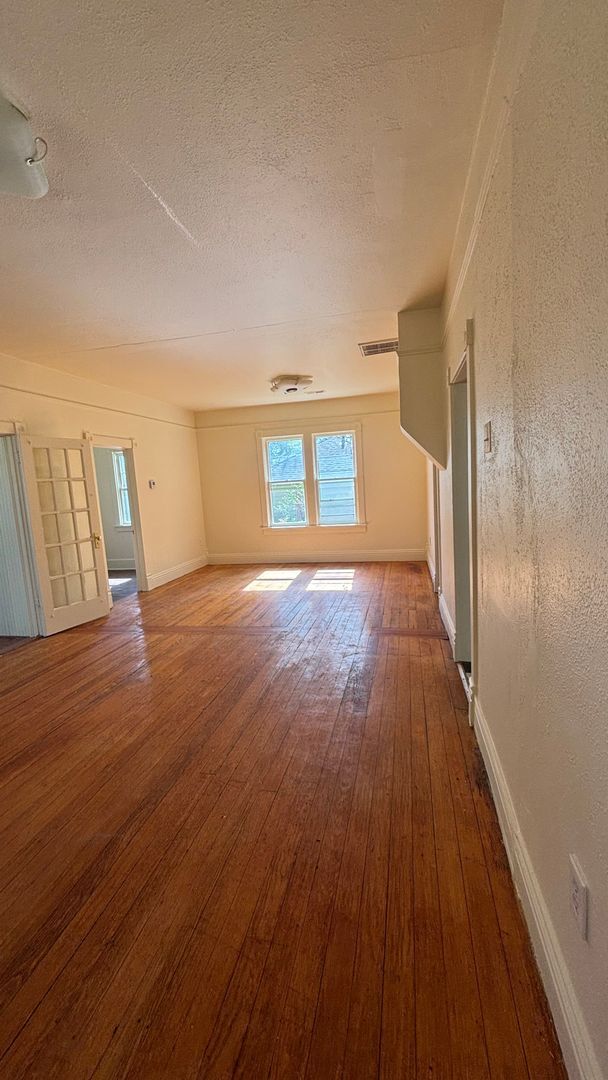 Building Photo - 825 Midland Ave