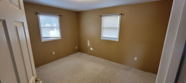 Building Photo - Available August 1st - 3 Bed Home in Cloqu...