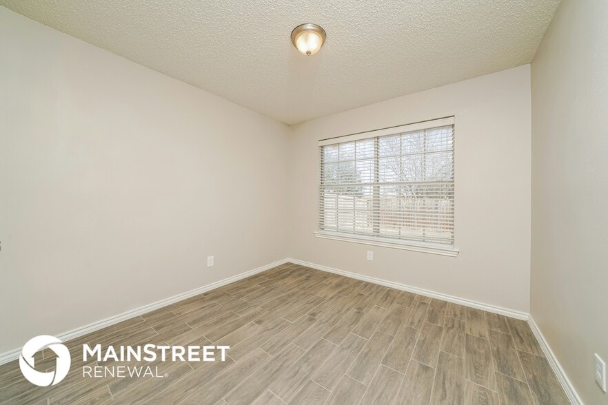 Building Photo - 922 Bayfield Dr