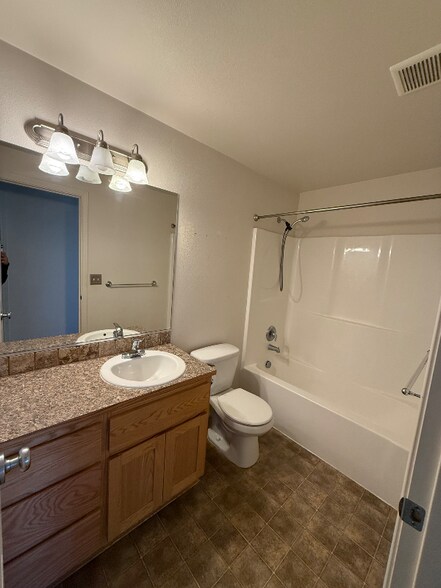 Building Photo - 5502 Hayes Ln