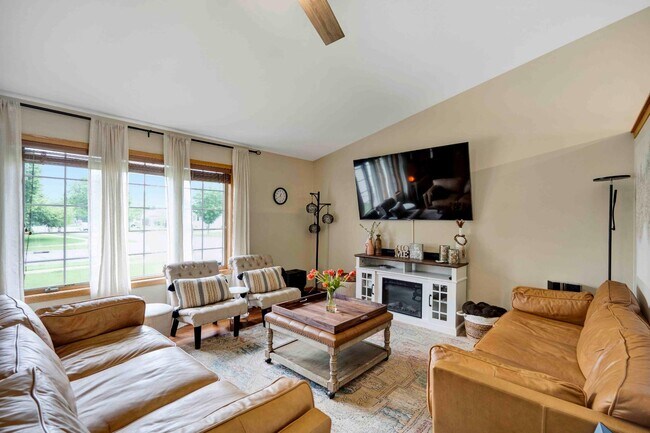 Building Photo - 3670 Sabertooth Trail