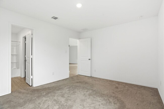 Building Photo - Spacious Southwest San Antonio Home Near Lackland AFB & Major Highways