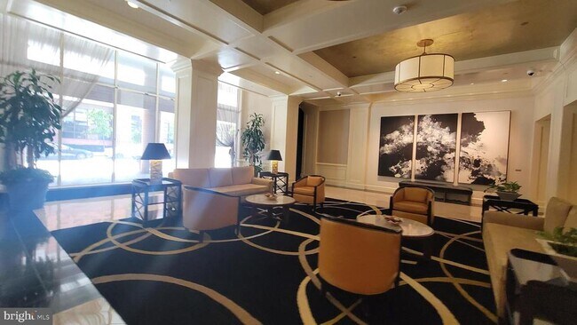 Building Photo - 10 E Lee St