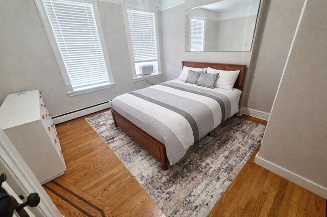 Building Photo - 391 Woodlawn Ave