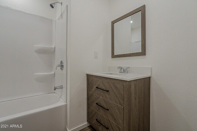 Building Photo - 334 N 83rd St