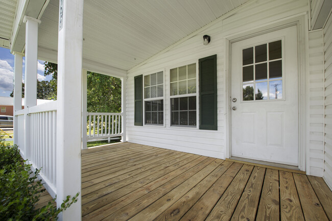 Front Porch - 4695 Old Sparta Rd