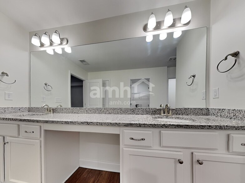 Building Photo - 2471 Napa Valley Dr