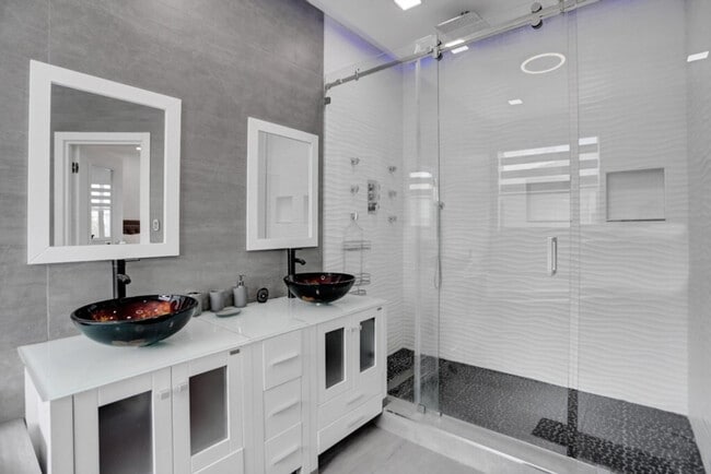 Building Photo - 3824 SW 49th Pl