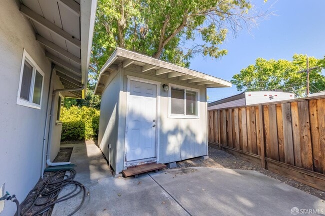 Building Photo - 2061 Ahneita Dr