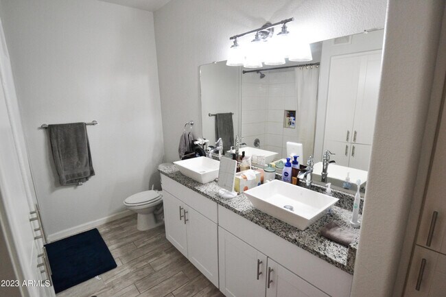 Building Photo - 5302 E Van Buren St