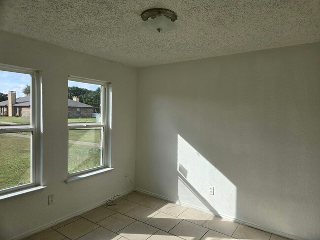 Building Photo - 2630 Cottonwood Ln