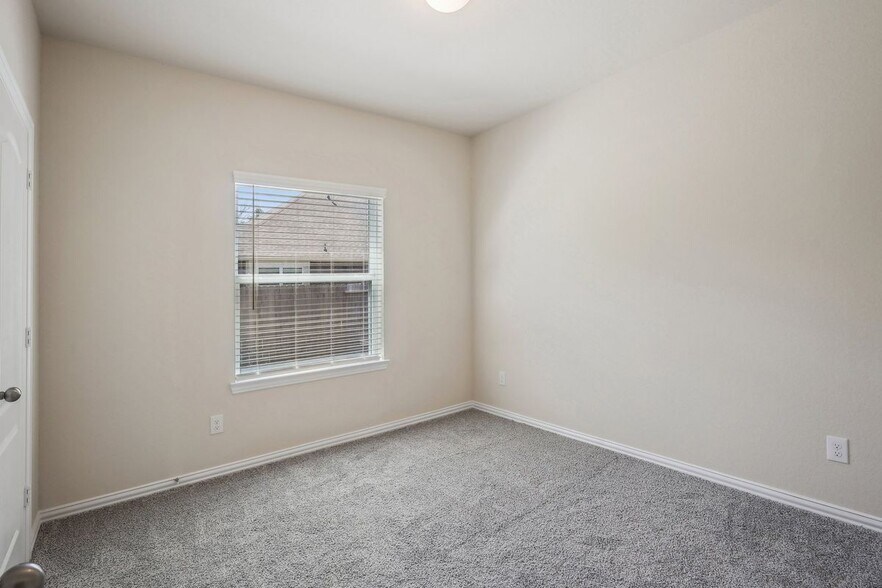 Building Photo - 18473 Railroad Ave