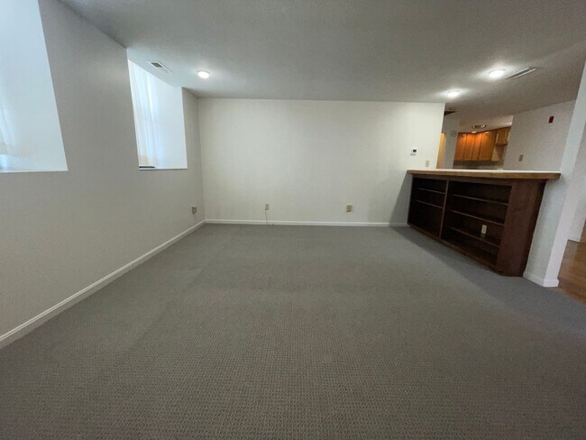 Building Photo - 34 Newhall St