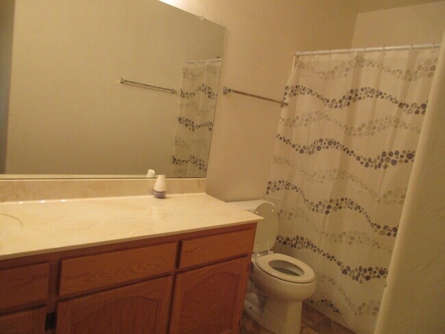 Building Photo - Unfurnished Free Standing home in a comfortable cul-de-sac