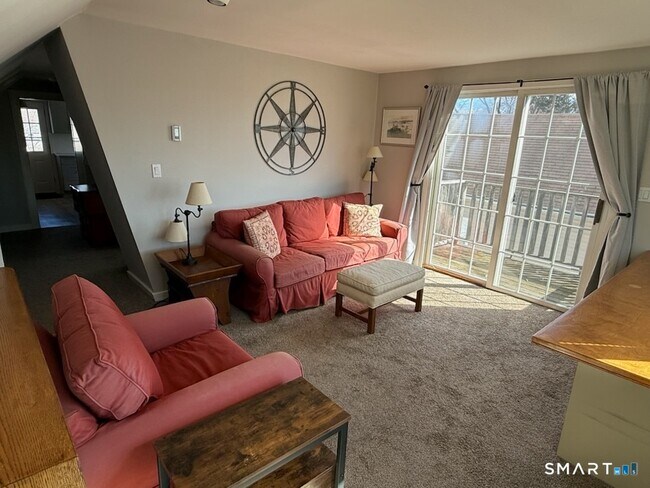 Building Photo - 3 Yost St