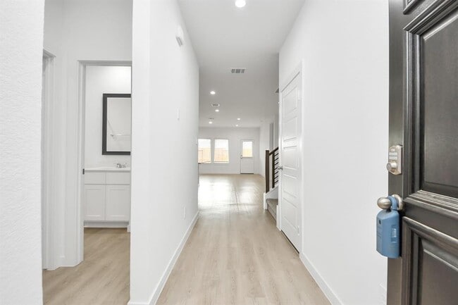 Building Photo - 1319 Star Grass Ln