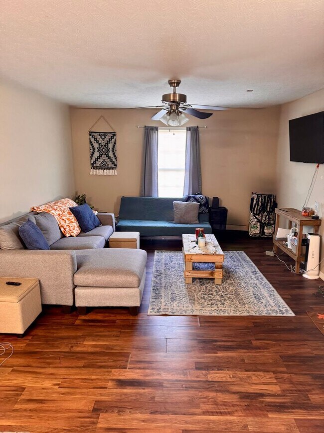 Building Photo - Herd Flats 2 bed 2.5bath